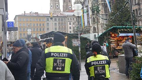 Die Polizei erhöht nach dem Attentat in Magdeburg ihre Präsenz auch auf dem Münchner Christkindlmarkt.