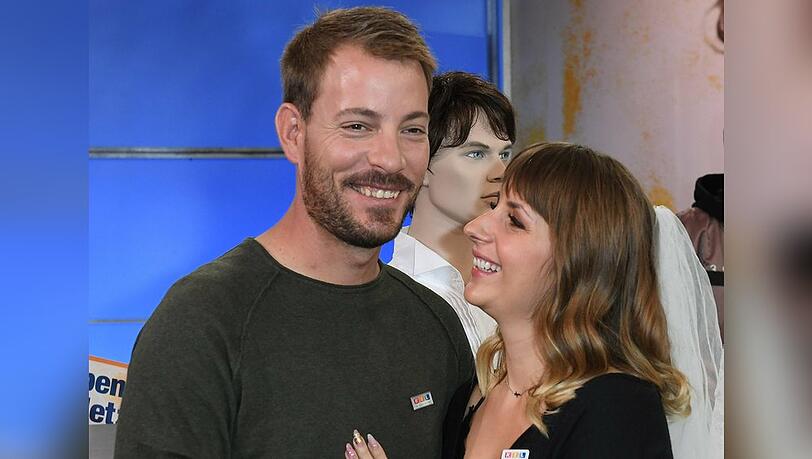 Gerald und Anna Heiser lernen sich bei "Bauer sucht Frau" kennen und lieben. Gerald und Anna Heiser lernen sich bei "Bauer sucht Frau" kennen und lieben.