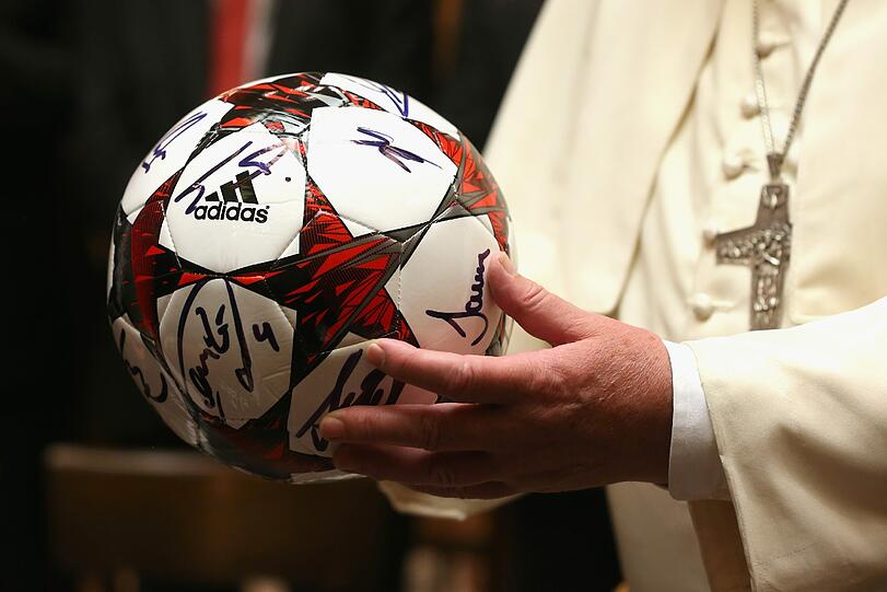 Große Ehre für den FC Bayern: Die Bilder von der Privataudienz bei Papst Franziskus.