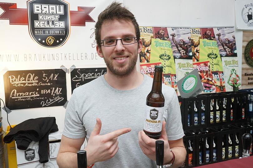 Fein im Geruch, süß im Geschmack - Name: Mandarina IPA. Brauer: BrauKunstKeller. Das ist drin: Wasser, Malz,
Hopfen, Hefe. So schmeckt&rsquo;s: würzig, blumiges Aroma durch den Mandarin-Hopfen, manchmal auch leicht erdig. Alkoholgehalt: 6,1 % Vol. Preis: 7,50 Euro/Liter.