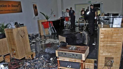 Ein Tonstudio in der Lilienthalallee wurde durch ein Feuer zerstört. Ein Tonstudio in der Lilienthalallee wurde durch ein Feuer zerstört.