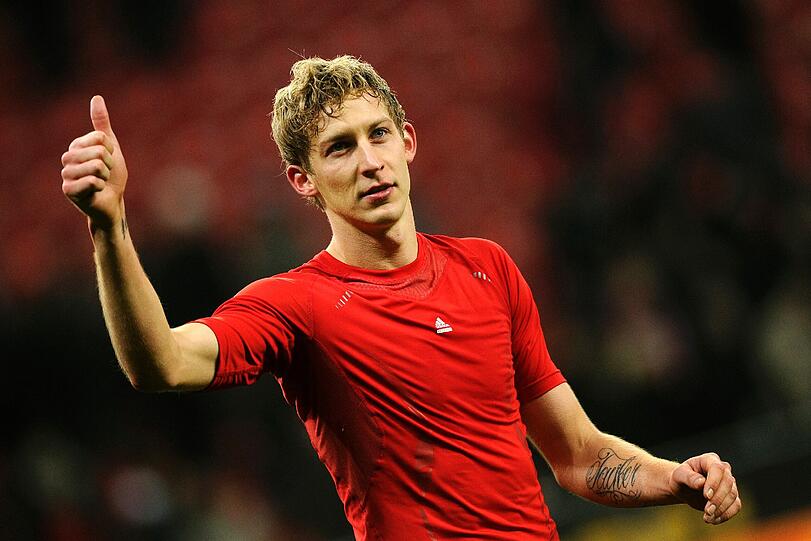 19. SPIELTAG:
"Er lässt das Bein stehen und ich komme nicht durch. Soll ich rüberspringen? Ich bin doch kein Hürdenläufer."
(Bayer Leverkusens Stürmer Stefan Kießling zu dem an ihm verursachten Elfmeter beim 3:0 gegen Hannover 96)