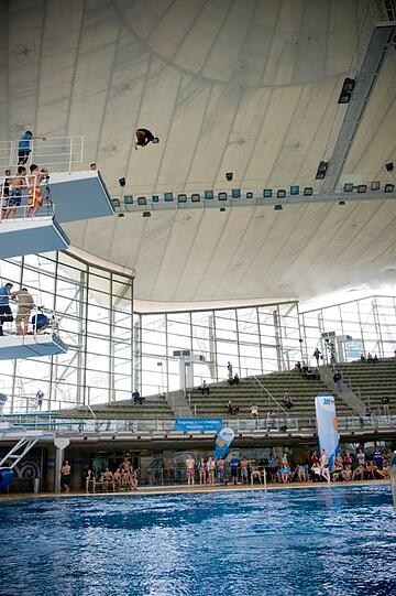 Ein-, Drei-, Fünf- oder Zehnmeterbretter gibt's in der Olympia-Schwimmhalle.
