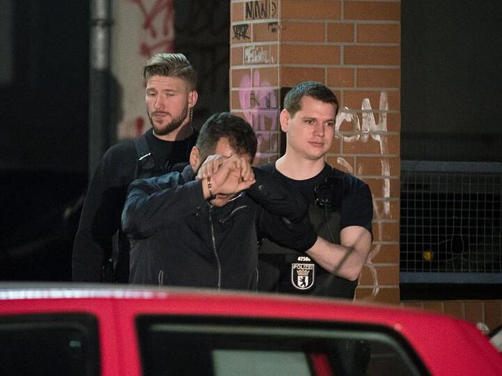 Polizeieinsatz gegen eine mutmaßlich kriminelle arabische Großfamilie in Berlin-Neukölln.