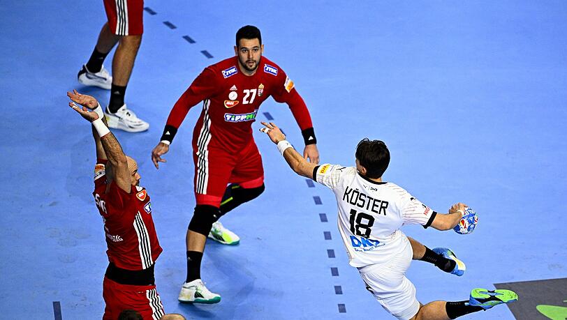 Julian Köster (r) und die DHB-Auswahl machten einen großen Schritt Richtung Halbfinale.