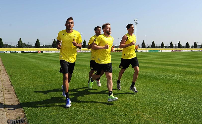 Lewandowski ist zurück im Dortmund Training. Am Sonntag hat der polnische Stürmer die Vorbereitung auf die neue Saison begonnen.
