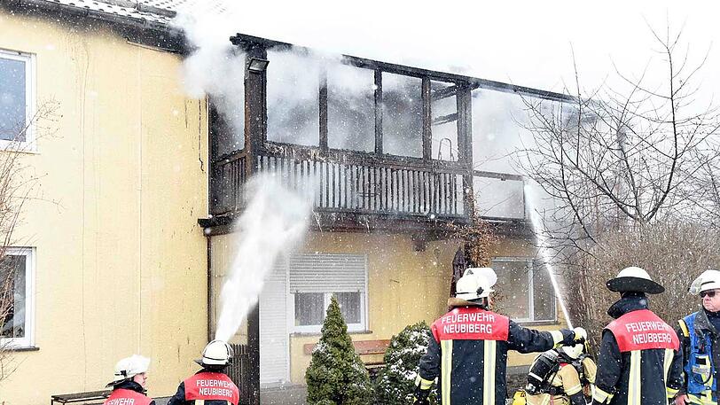 Am Donnerstagmorgen brannte es in einem Nebengebäude des Neubiberger Rathauses. Die Bilder.