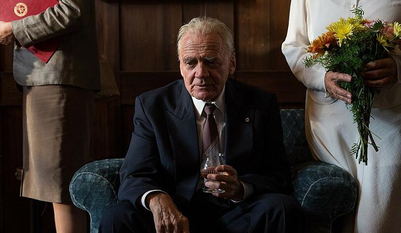 Der alte Patriarch Wilhelm (Bruno Ganz) ist und bleibt überzeugter Stalinist.