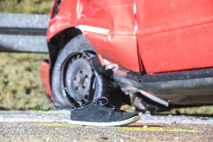 Tragischer Unfall auf der A73: Nach einem leichten Unfall mit Blechschaden wird ein Lkw-Fahrer von einem Auto erfasst und tödlich verletzt.
