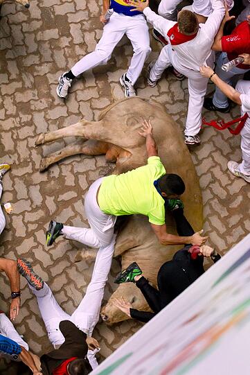 Stierhatz brutal: Aktuelle Bilder aus Pamplona.