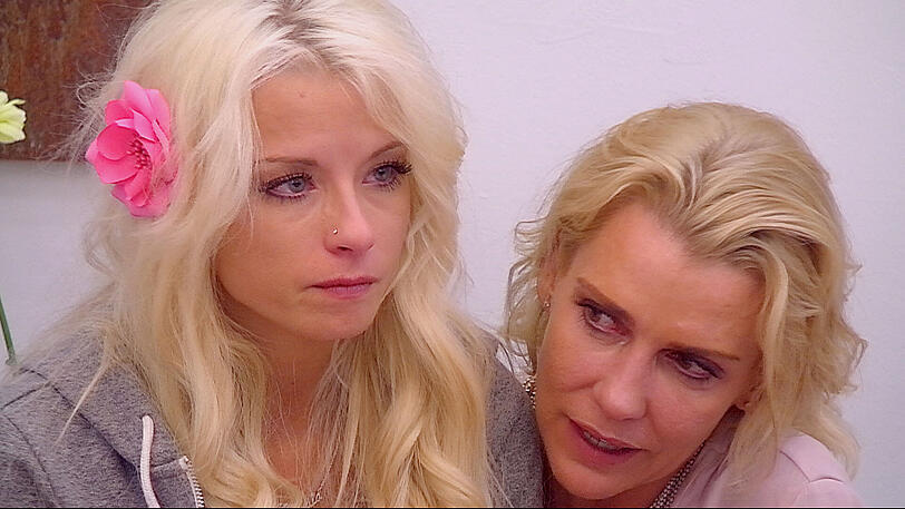 Was sonst noch bei Promi Big Brother passierte: Mia Magma sonnt sich mit Paul Janke und im Keller steigt eine Party. Die Bilder...