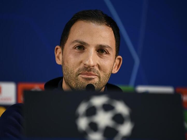 Hat das Achtelfinale in der Königsklasse im Blick: Schalke-Coach Domenico Tedesco.