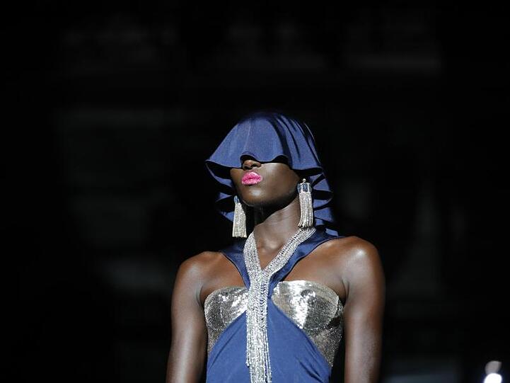 Gut gegen Hitze: Entwurf von Schiaparelli bei der Haute Couture Paris Fashion Week.