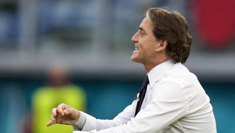 Italiens Trainer Roberto Mancini gibt Anweisungen.