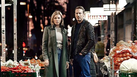 "Tatort: Verborgen": Thorsten Falke (Wotan Wilke Möhring) und Julia Grosz (Franziska Weisz) sind einem Schleusernetzwerk auf der Spur.