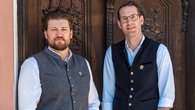 Sebastian Wolf (r.) mit Benedikt Halbritter, er wird die Geschäfte im Bräustüberl lenken und arbeitete schon in Vaterstetten mit Wolf. Sebastian Wolf (r.) mit Benedikt Halbritter, er wird die Geschäfte im Bräustüberl lenken und arbeitete schon in Vaterstetten mit Wolf.