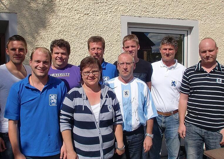 Für Dominik Stahl und Marin Tomasov ging es nach Oberdietfurt zur Saisoneröffnungsfeier der Arge-Region 7. Necat Aygün musste diesen Termin kurzfristig absagen, aber die Besucher sollen vor allem von Stahl sehr begeistert gewesen sein. "Er glänzte mit seiner Lockerheit", hieß es.