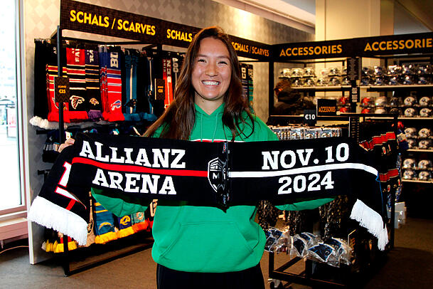Zoe Song ist Flagfootball-Nationalspielerin und freut sich, dass der Sport mehr Aufmerksamkeit bekommt. Zoe Song ist Flagfootball-Nationalspielerin und freut sich, dass der Sport mehr Aufmerksamkeit bekommt.