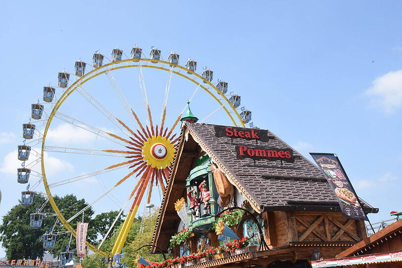 Noch bis Sonntag (23.8.) l&auml;uft das Sommerfestival mit Riesenrad im Olympiapark.