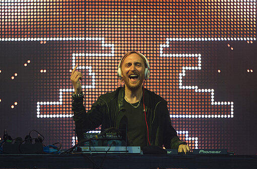 Es war für viele das Highlight des Event-Wochenendes in München. Star-DJ David Guetta legte am Königsplatz auf. Die Bilder vom München-Auftritt.