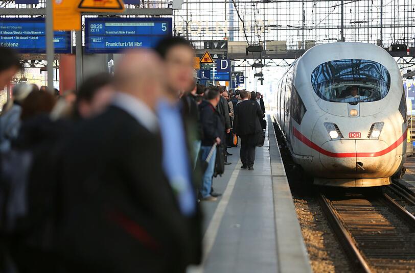 Noch nie sind so viele Schlichtungsanträge in der Beschwerdestelle der Deutschen Bahn eingegangen wie im vergangenen Jahr 2013: 3306 - ein neuer Rekordwert.