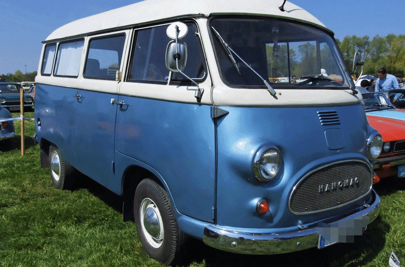 HANOMAG: Der Markenname leitet sich von &bdquo;Hannoverische Maschinenbau-Actien-Gesellschaft vormals Georg Egestorff&ldquo; ab. Wird 1971 von Daimler-Benz übernommen und 1974 aufgegeben. Im Bild: der Matador Kleinbus.