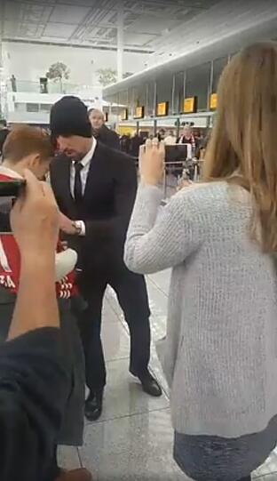 Flügelflitzer Franck Ribéry gab fleißig Autogramme.
