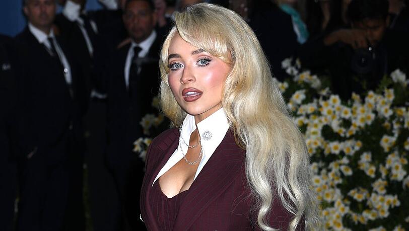 Sabrina Carpenter überrascht mit einem freizügigen Shooting.