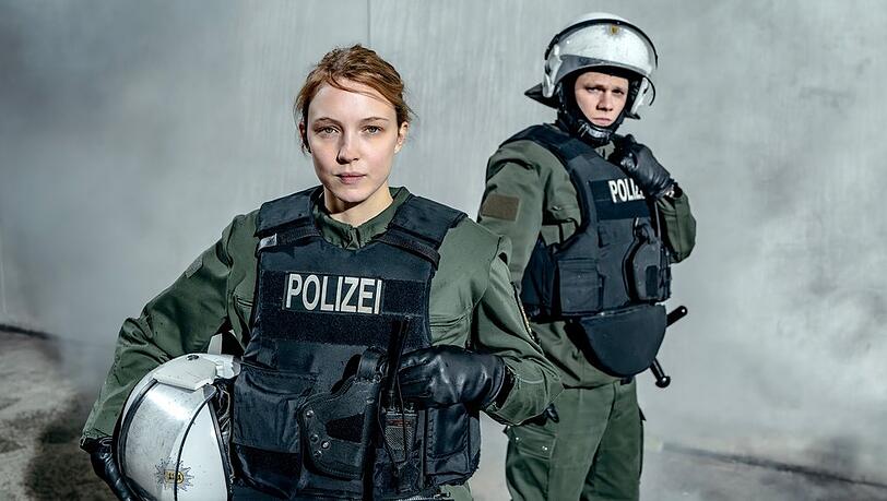 Rebecca Henselmann (Magdalena Laubisch) will, ebenso wie Christoph Laurin (Max von der Groeben), als gute und erfolgreiche Polizistin Karriere machen.