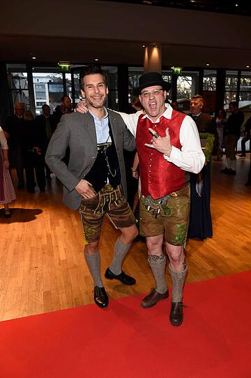 Florian Odendahl und Michel Guillaume auf dem Roten Teppich am Nockherberg.