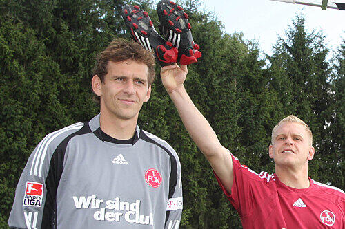 Wolf und die Wechselgerüchte: Gestern blödelte der Verteidiger aber gut gelaunt mit Club-Heimkehrer Raphael Schäfer.