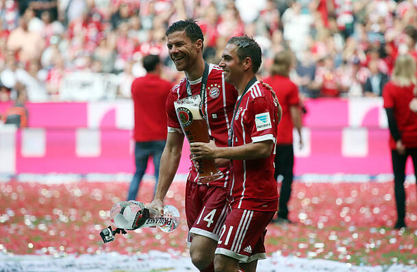 Xabi Alonso, hier noch zusammen mit Philipp Lahm beim FC Bayern, hat am Samstag wohl die letzte Chance auf den Meistertitel. Xabi Alonso, hier noch zusammen mit Philipp Lahm beim FC Bayern, hat am Samstag wohl die letzte Chance auf den Meistertitel.