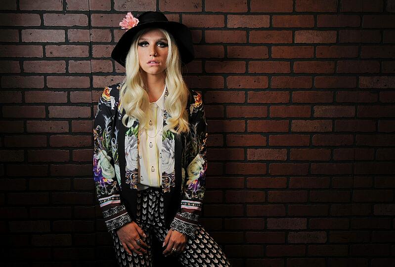 Kesha bei einem Photoshooting zu ihrem Album "Warrior".