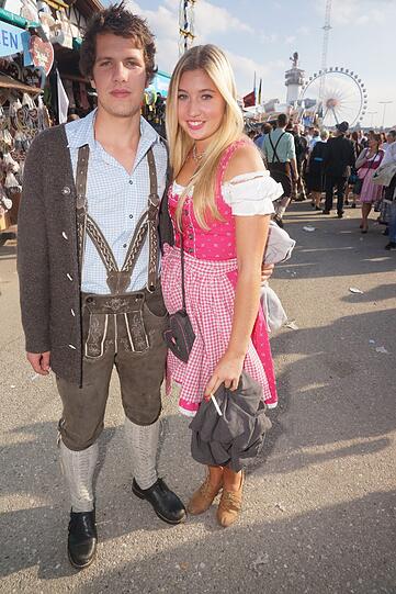 Auf der Wiesn geht?s wieder rund! Seit Samstag feiern die Münchner und Touristen auf der Wiesn. Die besten Wiesn-Bilder vom Samstag.