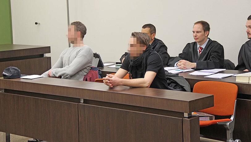 Die beiden angeklagten Einbrecher. Die beiden angeklagten Einbrecher.