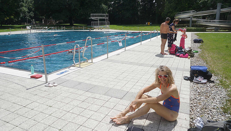 Im Prinzregentenbad: Edith Keller (59) sonnt sich. Im Prinzregentenbad: Edith Keller (59) sonnt sich.