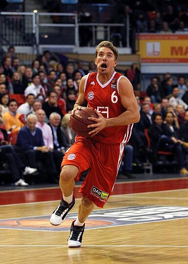 Hammerspiel der FC Bayern Basketballer: Das Team von Trainer Dirk Bauermann gewann am Samstagabend gegen Phoenix Hagen mit 100:81 und feierte damit den vierten Sieg in Serie. Die besten Bilder.