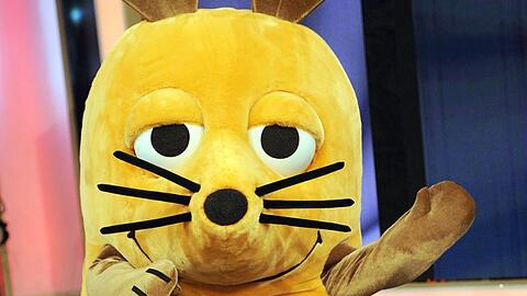 Die Mausfigur aus der "Sendung mit der Maus" schaut in die Kamera. Foto: Henning Kaiser/Archivbild