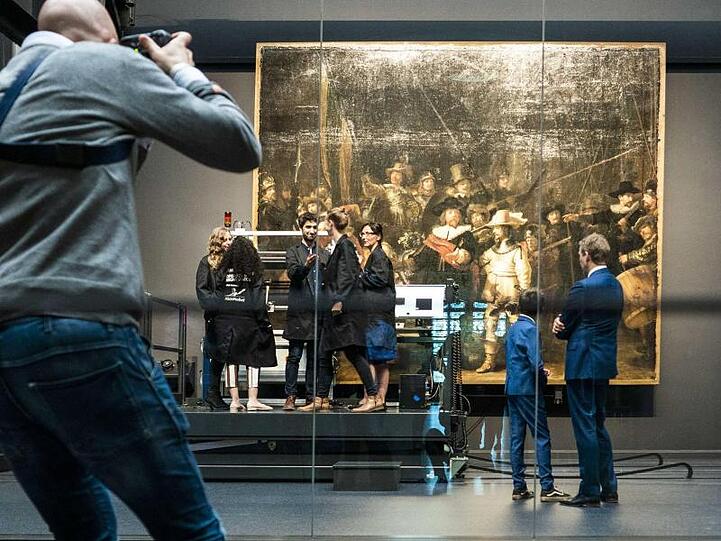 Hinter Glas: Rembrandts "Nachtwache".