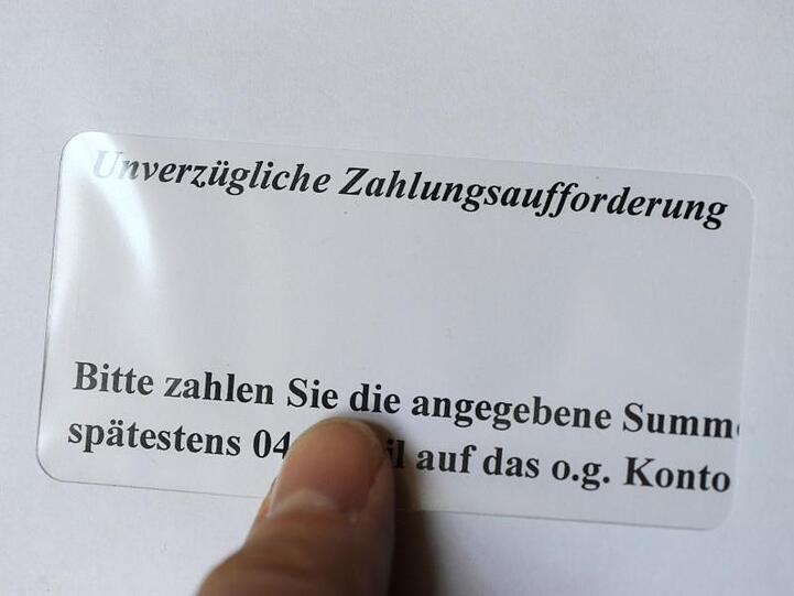 Wenn Gläubiger zur Eintreibung ausstehender Beträge sowohl einen Inkassodienst als auch einen Rechtsanwalt beauftragen, sollen sie künftig nur noch die Kosten für einen von beiden in Rechnung stellen dürfen.