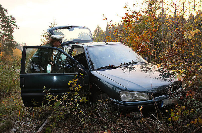 Die Polizei konnte den Mann nach einer langen Verfolgungsjagd auf einem Waldweg stellen.