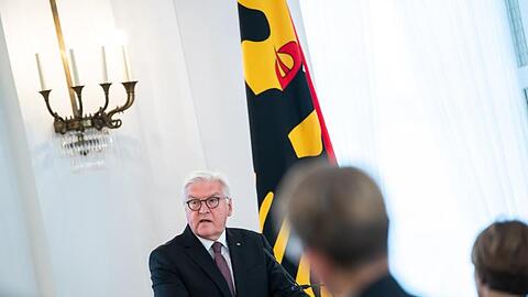 Bundespräsident Steinmeier spricht anlässlich der Entlassung des Präsidenten des Bundesverfassungsgerichts, Voßkuhle, im Schloss Bellevue.