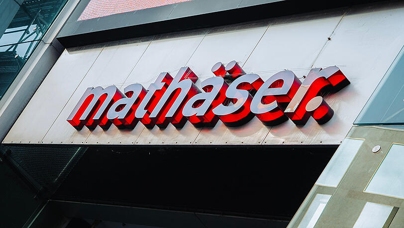 Das Math&auml;ser gilt als meistbesuchtes Kino Deutschlands. Mit seinen 14 S&auml;len und &uuml;ber 4000 Pl&auml;tzen gilt es als wichtiger Kinostandort. Erst 2003 hatte es er&ouml;ffnet.