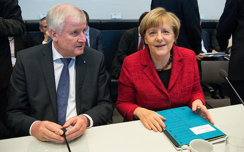 Können wieder gemeinsam lachen - Horst Seehofer und Angela Merkel.