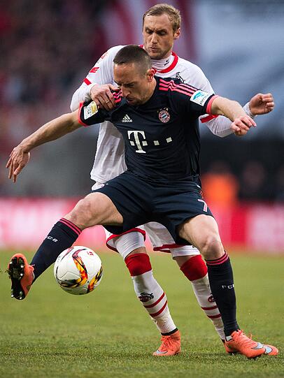 FRANCK RIBÉRY NOTE 5
 Eingewechselt für Costa in Minute 72, für neuen Schwung auf dem linken Flügel. Konnte sich aber fast nie gegen Sörensen oder andere durchsetzen &ndash; und das bei seinem Jubiläum, dem 200. Bundesligaspiel für Bayern.