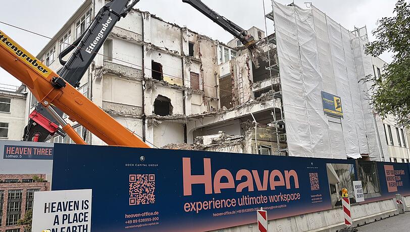 Jetzt wird abgerissen an der Nymphenburger Ecke Lothstraße.