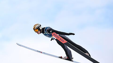 Vinzenz Geiger brachte sich beim Skispringen in eine gute Ausgangsposition, f&uuml;r Edelmetall reichte es trotzdem nicht.