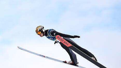 Vinzenz Geiger brachte sich beim Skispringen in eine gute Ausgangsposition, f&uuml;r Edelmetall reichte es trotzdem nicht.