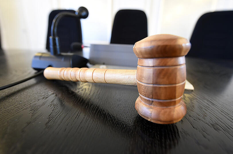 Die Nürnberger Staatsanwaltschaft hat Anklage gegen einen Mann erhoben, weil er seine Lebensgefährtin bei lebendigem Leib angezündet haben soll. (Symbolbild)
