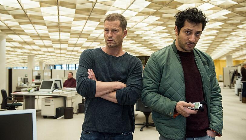 Nick Tschiller (Til Schweiger, links) schaut ausnahmsweise mal im Büro vorbei. Kollege Yalcin Gümer (Fahri Yardim) hat es nicht leicht mit seinem Partner.